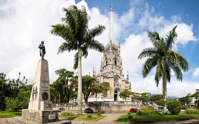 Travel Destination: Brazil The cathedral dedicated to Saint Pedro de Alcantara and the monument to Julio Koehler are pictured in Petropolis, Rio de Janeiro, Brazil, on January 28, 2025. Petropolis Rio de Janeiro Brazil  Copyright: xEmmanuelexContinix originalFilename: contini-travelde250128_npevL.jpg