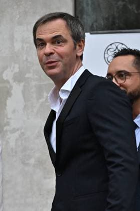 PFW Haute Couture Elie Saab Outside Arrivals JR Olivier Veran at Elie Saab show during Haute Couture Fashion Week in Paris, France on January 29, 2025. Photo by Julien Reynaud APS-Medias ABACAPRESS.COM Paris France Copyright: xReynaudxJulien APS-Medias ABACAx