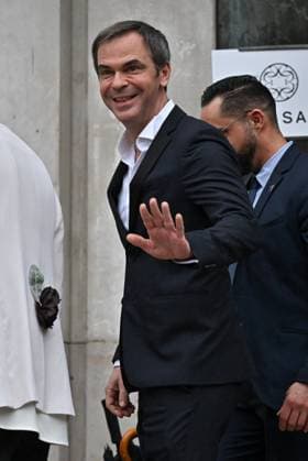 PFW Haute Couture Elie Saab Outside Arrivals JR Olivier Veran at Elie Saab show during Haute Couture Fashion Week in Paris, France on January 29, 2025. Photo by Julien Reynaud APS-Medias ABACAPRESS.COM Paris France Copyright: xReynaudxJulien APS-Medias ABACAx