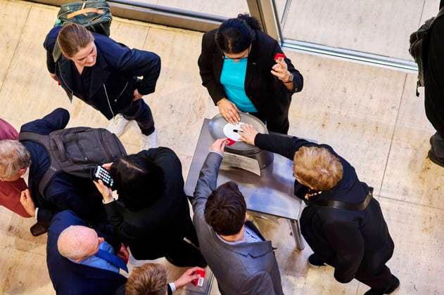 Migrationsdebatte im Bundestag: Wahlurne EUR, DEU, Berlin, 29.01.2025: Namentliche Abstimmung im Deutschen Bundestag über den Fünf-Punkte-Plan der CDU-Fraktion. *** Migration debate in the Bundestag Ballot box EUR, DEU, Berlin, 29 01 2025 Roll-call vote in the German Bundestag on the CDU parliamentary groups five-point plan