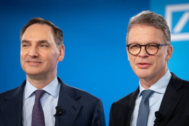 News Themen der Woche KW05 News Bilder des Tages Deutsche Bank Jahresmedienkonferenz 2025 Christian Sewing Vorstandsvorsitzender Deutsche Bank AG mit Blick in die Kamera und James von Moltke Strellvertretender Vorstandsvorsitzender und Finanzvorstand Deutscher Bank AG bei der Jahresmedienkonferenz 2025 der Deutsche Bank in Frankfurt, Frankfurt, 30.01.2025 Frankfurt Hessen Deutschland *** Deutsche Bank Annual Media Conference 2025 Christian Sewing CEO Deutsche Bank AG looking into the camera and James von Moltke Strell Deputy CEO and CFO Deutsche Bank AG at the Annual Media Conference 2025 of Deutsche Bank in Frankfurt, Frankfurt, 30 01 2025 Frankfurt Hesse Germany