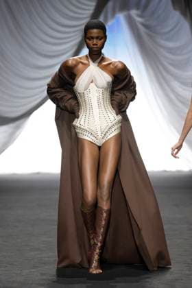 Défilé Jean Paul Gaultier x Ludovic De St Sernin Collection Haute Couture Automne Hiver 2024 2025 lors de la Fashion Week de Paris PFW Défilé Jean Paul Gaultier x Ludovic De St Sernin Collection Haute Couture Automne Hiver 2025 2026 lors de la Fashion Week de Paris PFW , le 29 janvier 2025 Jean Paul Gaultier x Ludovic De St Sernin Fashion Show Haute Couture Fall Winter 2025 2026 during Paris Fashion Week,on january 9th 2025 Paris France  Copyright: xAgencex xBestimagexAgencex xBestimagex