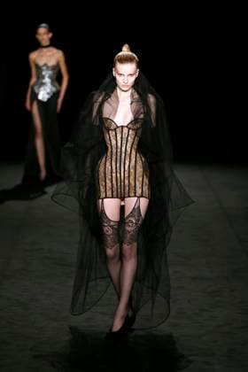 ASHI STUDIO Haute Couture spring summer 2025 Paris january 2005 ASHI STUDIO Haute Couture spring summer 2025 Paris january 2005, Credit:Zeppelin Avalon  Copyright: xZeppelinx xAvalonx 0958892337