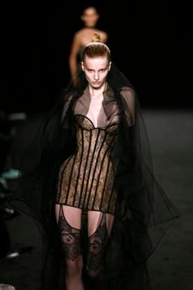 ASHI STUDIO Haute Couture spring summer 2025 Paris january 2005 ASHI STUDIO Haute Couture spring summer 2025 Paris january 2005, Credit:Zeppelin Avalon  Copyright: xZeppelinx xAvalonx 0958892350