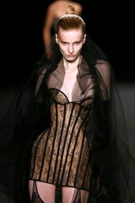 ASHI STUDIO Haute Couture spring summer 2025 Paris january 2005 ASHI STUDIO Haute Couture spring summer 2025 Paris january 2005, Credit:Zeppelin Avalon  Copyright: xZeppelinx xAvalonx 0958892365