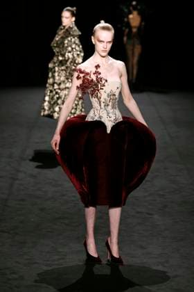 ASHI STUDIO Haute Couture spring summer 2025 Paris january 2005 ASHI STUDIO Haute Couture spring summer 2025 Paris january 2005, Credit:Zeppelin Avalon  Copyright: xZeppelinx xAvalonx 0958892650