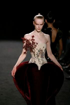 ASHI STUDIO Haute Couture spring summer 2025 Paris january 2005 ASHI STUDIO Haute Couture spring summer 2025 Paris january 2005, Credit:Zeppelin Avalon  Copyright: xZeppelinx xAvalonx 0958892668