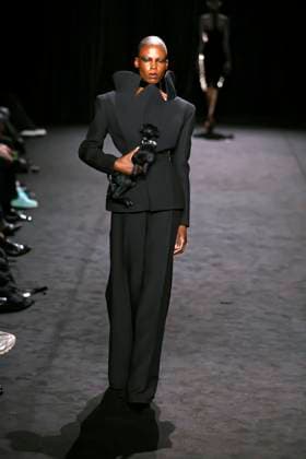 ASHI STUDIO Haute Couture spring summer 2025 Paris january 2005 ASHI STUDIO Haute Couture spring summer 2025 Paris january 2005, Credit:Zeppelin Avalon  Copyright: xZeppelinx xAvalonx 0958892980