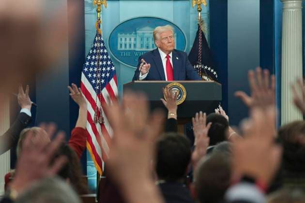 News Themen der Woche KW05 News Bilder des Tages United States President Donald J Trump makes remarks on the aircraft crash at Reagan National Airport in the briefing room of the White House in Washington, DC, January 30, 2025. Copyright: xChrisxKleponisx xCNPx MediaPunchx