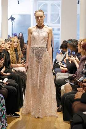 Peet Dullaert Haute Couture spring summer 2025 Paris january 2005 Peet Dullaert Haute Couture spring summer 2025 Paris january 2005, Credit:Zeppelin Avalon  Copyright: xZeppelinx xAvalonx 0958962423
