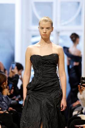 Peet Dullaert Haute Couture spring summer 2025 Paris january 2005 Peet Dullaert Haute Couture spring summer 2025 Paris january 2005, Credit:Zeppelin Avalon  Copyright: xZeppelinx xAvalonx 0958962887