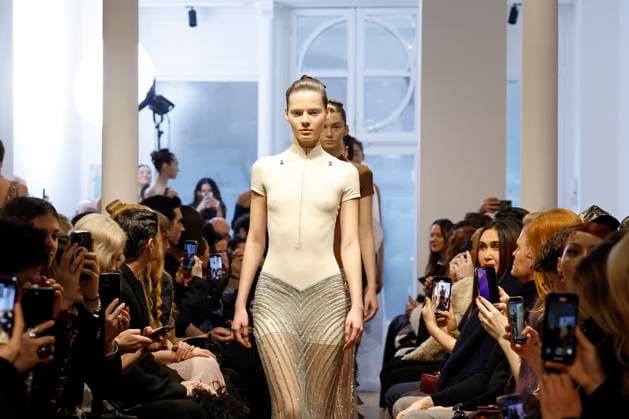 Peet Dullaert Haute Couture spring summer 2025 Paris january 2005 Peet Dullaert Haute Couture spring summer 2025 Paris january 2005, Credit:Zeppelin Avalon  Copyright: xZeppelinx xAvalonx 0958962995