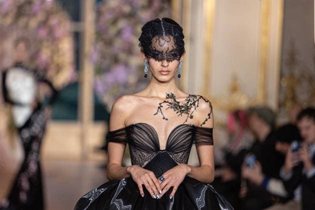 PFW Miss Sohee Runway NB A model walks the runway during the Yuima Nakazato Haute Couture Spring-Summer 2025 show as part of Paris Fashion Week on January 30, 2025 in Paris, France. Photo by Nasser Berzane ABACAPRESS.COM Paris France  Copyright: xBerzanexNasser ABACAx