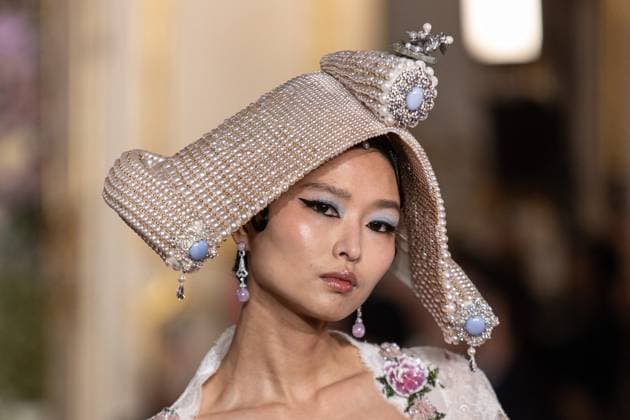 PFW Miss Sohee Runway NB A model walks the runway during the Yuima Nakazato Haute Couture Spring-Summer 2025 show as part of Paris Fashion Week on January 30, 2025 in Paris, France. Photo by Nasser Berzane ABACAPRESS.COM Paris France  Copyright: xBerzanexNasser ABACAx