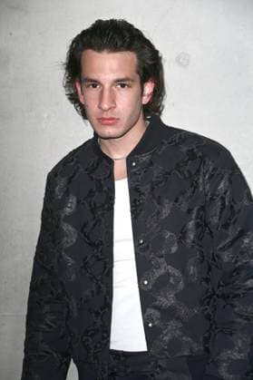 Noah Levi bei der Kilian Kerner Fashion Show auf der Berlin Fashion Week A W 2025 in der Uber Eats Music Hall. Berlin, 31.01.2025 Foto:xN.xKubelkax xFuturexImagex kerner_5142