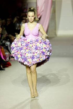 Laura Schmitt, die Freundin von Fussballspieler Dani Olmo auf dem Laufsteg bei der Marina Hoermanseder Modenschau am 31.01.2025 im Rahmen der Fashion Week 2025 in Berlin Fashion Week Berlin - Marina Hoermanseder Modenschau