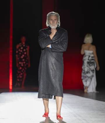 Fashion in Motion: Eden Loweth x Maggi Hambling at the V&A, London, UK, on 31st Jan, 2025 V&A, London, UK. 31st Jan, 2025. Fashion in Motion: Eden Loweth x Maggi Hambling. Free catwalk shows present an evocative new collection created by designer Eden Loweth in response to artist Maggi Hambling™s work. The showcase bring together the dynamism of Hambling s paintings with the individuality of Loweth s designs to reflect the shared rebellious spirit underpinning both their creative processes. Maggi Hambling is regarded as one of the UK™s greatest artists, and her work is held in public collections around the world. Eden Loweth gained renown as a co-founder of ART SCHOOL, a genderless fashion label that centred queer identity in the design  Copyright: xMalcolmxParkx xAvalonx 0959180632