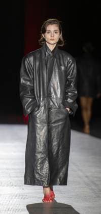 Fashion in Motion: Eden Loweth x Maggi Hambling at the V&A, London, UK, on 31st Jan, 2025 V&A, London, UK. 31st Jan, 2025. Fashion in Motion: Eden Loweth x Maggi Hambling. Free catwalk shows present an evocative new collection created by designer Eden Loweth in response to artist Maggi Hambling™s work. The showcase bring together the dynamism of Hambling s paintings with the individuality of Loweth s designs to reflect the shared rebellious spirit underpinning both their creative processes. Maggi Hambling is regarded as one of the UK™s greatest artists, and her work is held in public collections around the world. Eden Loweth gained renown as a co-founder of ART SCHOOL, a genderless fashion label that centred queer identity in the design  Copyright: xMalcolmxParkx xAvalonx 0959180735