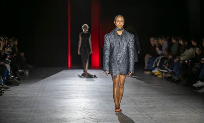Fashion in Motion: Eden Loweth x Maggi Hambling at the V&A, London, UK, on 31st Jan, 2025 V&A, London, UK. 31st Jan, 2025. Fashion in Motion: Eden Loweth x Maggi Hambling. Free catwalk shows present an evocative new collection created by designer Eden Loweth in response to artist Maggi Hambling™s work. The showcase bring together the dynamism of Hambling s paintings with the individuality of Loweth s designs to reflect the shared rebellious spirit underpinning both their creative processes. Maggi Hambling is regarded as one of the UK™s greatest artists, and her work is held in public collections around the world. Eden Loweth gained renown as a co-founder of ART SCHOOL, a genderless fashion label that centred queer identity in the design  Copyright: xMalcolmxParkx xAvalonx 0959180809