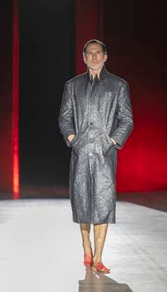 Fashion in Motion: Eden Loweth x Maggi Hambling at the V&A, London, UK, on 31st Jan, 2025 V&A, London, UK. 31st Jan, 2025. Fashion in Motion: Eden Loweth x Maggi Hambling. Free catwalk shows present an evocative new collection created by designer Eden Loweth in response to artist Maggi Hambling™s work. The showcase bring together the dynamism of Hambling s paintings with the individuality of Loweth s designs to reflect the shared rebellious spirit underpinning both their creative processes. Maggi Hambling is regarded as one of the UK™s greatest artists, and her work is held in public collections around the world. Eden Loweth gained renown as a co-founder of ART SCHOOL, a genderless fashion label that centred queer identity in the design  Copyright: xMalcolmxParkx xAvalonx 0959180918