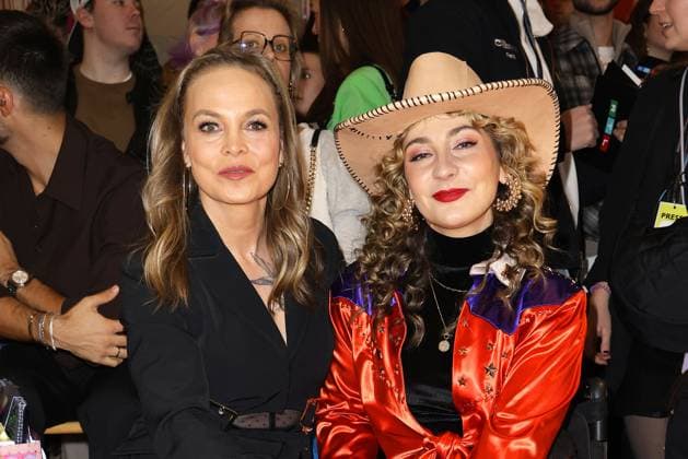 Regina Halmich und Kristina Vogel bei der Marina Hoermanseder Modenschau am 31.01.2025 im Rahmen der Fashion Week 2025 in Berlin Fashion Week Berlin - Marina Hoermanseder Modenschau