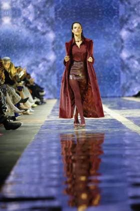 Alessandra Ambrosio auf dem Laufsteg bei der Marc Cain - Parallel Universe - Modenschau am 31.01.2025 im Rahmen der Fashion Week Berlin im Kraftwerk in Berlin Fashion Week Berlin 2025 - Marc Cain Show