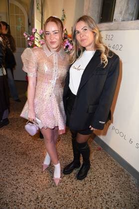 Leonie Kullik (Leoobalys) mit Mutter Sandra Kullik - MARINA HOERMANSEDER FASHION SHOW während der Berlin Fashion Week Herbst Winter 2025 in Berlin am 31.01.2025