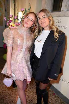 Leonie Kullik (Leoobalys) mit Mutter Sandra Kullik - MARINA HOERMANSEDER FASHION SHOW während der Berlin Fashion Week Herbst Winter 2025 in Berlin am 31.01.2025