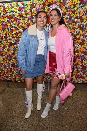 Anna Maria Damm mit Schwester Katharina Damm - MARINA HOERMANSEDER FASHION SHOW während der Berlin Fashion Week Herbst Winter 2025 in Berlin am 31.01.2025