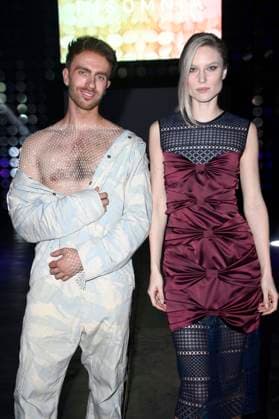 Felix Nieder und Kim Hnizdo bei der Marcel Ostertag Fashion Show auf der Berlin Fashion Week A W 2025 in der Uber Eats Music Hall. Berlin, 31.01.2025