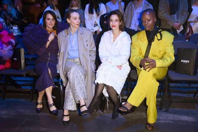 Yara Hoffmann, Jana Klinge, Anne Werner und Florence Kasumba bei der Danny Reinke Fashion Show auf der Berlin Fashion Week A W 2025 in der Uber Eats Music Hall. Berlin, 31.01.2025