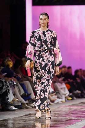 Model auf dem Catwalk bei der Fashion Show von Marc Cain am 31. Januar 2024 im Kraftwerk Berlin in Berlin. Berlin Deutschland