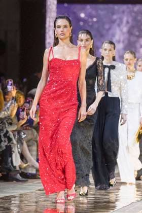 Alessandra Ambrosio, Celine Bethmann auf dem Catwalk bei der Fashion Show von Marc Cain am 31. Januar 2024 im Kraftwerk Berlin in Berlin. Berlin Deutschland