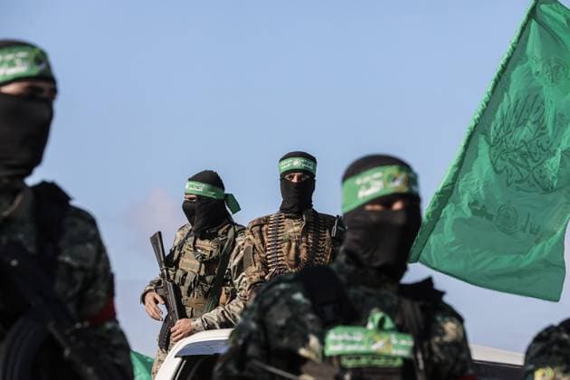 Israeli hostage Keith Siegel being delivered to representatives of the International Committee of the Red Cross (ICRC) by fighters of the Ezz al-Din Al-Qassam brigades, the military wing of Hamas, at Gaza port in Gaza City Israeli hostage Keith Siegel being delivered to representatives of the International Committee of the Red Cross (ICRC) by fighters of the Ezz al-Din Al-Qassam brigades, the military wing of Hamas, at Gaza port in Gaza City, 01 February 2025. Three Israeli hostages, Keith Siegel, Ofer Calderon and Yarden Bibas were transferred from Hamas to the Red Cross, as part of the Israeli-Hamas hostage release and cease-fire deal. Photo by Omar Ashtawy apaimages Gaza city Gaza Strip Palestinian Territory 010225_Gaza_OSH_00(4) Copyright: xapaimagesxOmarxAshtawyx xapaimagesx