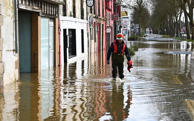 News Themen der Woche KW05 News Bilder des Tages DÉCRUE À REDON PHOTOPQR OUEST FRANCE Franck Dubray Redon 01 02 2025 Début de la décrue à Redon après les inondations de la Vilaine après le passage de la dépression Ivo et Herminia Photo Franck Dubray Redon 01 02 2025 Beginning of the receding waters in Redon after the flooding of the Vilaine after the passage of the depression Ivo and Herminia Redon France  Copyright: xPHOTOPQR OUESTxFRANCE MAXPPPxFranckxDubrayx 20250201OFR6811 20250201OFR6811