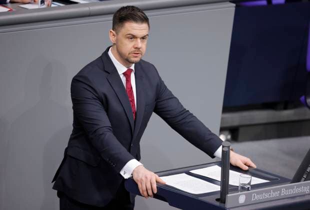 Hannes Gnauck, AfD , Deutschland, Berlin, Reichstag, 31. Januar 2025 (211. Sitzung), Bundeswehr, Litauen, Soldatenrecht, Ukraine-Hilfe *** Hannes Gnauck, AfD, Germany, Berlin, Reichstag, January 31, 2025 211 Session, Bundeswehr, Lithuania, soldiers rights, Ukraine aid