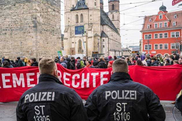 News Themen der Woche KW05 News Bilder des Tages February 1, 2025, Halle (Saale, Saxony-Anhlat, Germany: Around eight thousand (8.000) people gathered in the city of Halle (Saale) to protest against the now-rejected bill that proposed by the political party CDU CSU in collaboration with the far-right AfD party. The bill proposed the restriction of immigration in Germany by rejecting asylum seekers at the German borders. One year ago a leaked meeting between AfD (Alternative for Germany) party politicians, businessesmen and neo-Nazis, planning to mass deport imigrants, saprked another wave of protests all over Germany. Halle (Saale Germany - ZUMAk201 20250201_zip_k201_017 Copyright: xNikosxKanistrasx