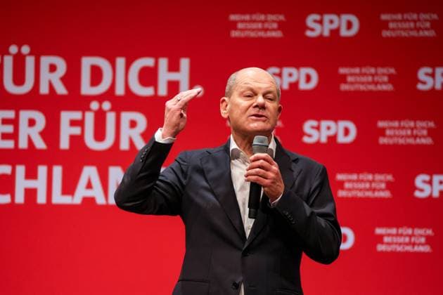 News Themen der Woche KW05 News Bilder des Tages Bundestagswahlkampf 2025. Mehr für Dich. Besser für Deutschland. Bundeskanzler Olaf Scholz im Gespräch in Hamburg. Hamburg, DEU, Deutschland, 01.02.2025 *** Bundestag election campaign 2025 More for you Better for Germany Federal Chancellor Olaf Scholz in conversation in Hamburg Hamburg, DEU, Germany, 01 02 2025