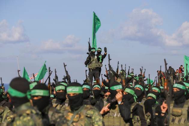 The latest Gaza hostage exchange Palestinian militant group Hamas fighters secure an area before handing over an Israeli-American hostage to a Red Cross team in Gaza City on February 1, 2025, as part of the fourth hostage-prisoner exchange. Ranks of Hamas fighters formed up on Gaza s beachfront on February 1 for the handover of an Israeli-American hostage Keith Siegel in a show of force against the dramatic backdrop of breaking waves. Gaza Gaza Strip Palestinian Territories Copyright: xSaeedxJarasx