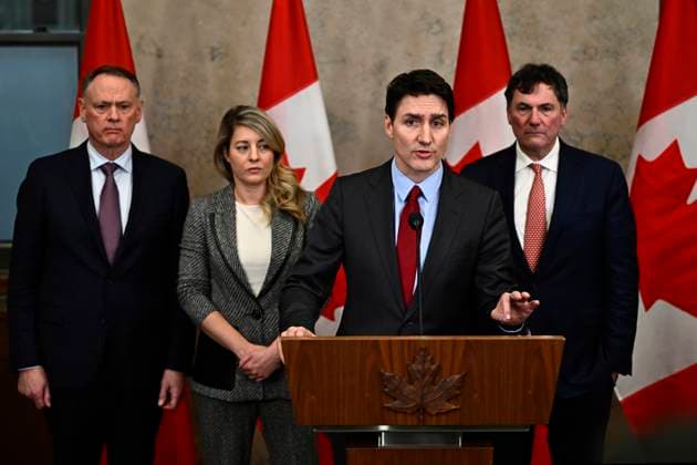 News Bilder des Tages February 1, 2025, Ottawa, On, CAN: Prime Minister Justin Trudeau addresses media following the imposition of a raft of tariffs by U.S. President Donald Trump against Canada, Mexico and China, in Ottawa, Saturday, Feb. 1, 2025. Tariffs of 10 per cent on Canadian energy and 25 per cent on everything else will begin on Feb. 4. Ottawa CAN  - ZUMAc35_ 20250201_zaf_c35_139 Copyright: xJustinxTangx