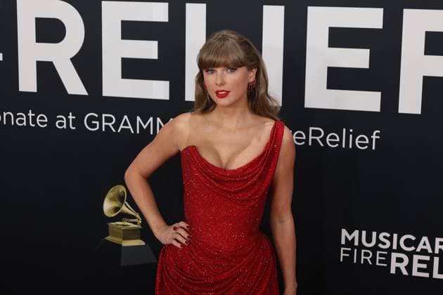 Singer Taylor Swift poses on the red carpet at the 67th annual Grammy Awards ceremony at the Crypto.com Arena in Los Angeles, California, USA 02 February 2025. Red carpet at the 67th Grammy Awards !ACHTUNG: NUR REDAKTIONELLE NUTZUNG!  Copyright: xOctavioxGuzmánx AME6399 20250203-55015894432_1