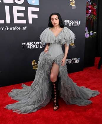 Entertainment Themen der Woche KW05 Entertainment Bilder des Tages Charli XCX arrives for the 67th Annual Grammy Awards at Crypto.com Arena in Los Angeles on February 2, 2025. The awards ceremony will honor the best recordings, compositions, and artists from September 16, 2023, to August 30. 2024, as chosen by the members of the Recording Academy.  LAP20250202248 JIMxRUYMEN