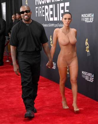 Bilder des Jahres 2025, Entertainment 02 Februar Entertainment Themen der Woche KW05 Entertainment Bilder des Tages Kanye West and Bianca Censori arrive for the 67th Annual Grammy Awards at Crypto.com Arena in Los Angeles on February 2, 2025. The awards ceremony will honor the best recordings, compositions, and artists from September 16, 2023, to August 30. 2024, as chosen by the members of the Recording Academy.  LAP20250202291 JIMxRUYMEN