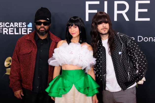 February 2, 2025, Los Angeles, California, USA: (L-R) Donald Johnson, Jr., Laura Lee and Mark Speer of Khruangbin at the 67th Grammy Awards held on Sunday February 2, 2025 at Crypto.com Arena in Los Angeles California. JAVIER ROJAS PI Los Angeles USA - ZUMAp124 20250202_zaa_p124_348 Copyright: xJavierxRojasx