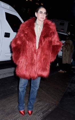 Marc Jacobs Spring 2025 Ready-To-Wear Collection Show - Outside Arrivals Featuring: Jenna Colman Where: New York, United States When: 04 Feb 2025 Credit: Darla Khazei INSTARimages EDITORIAL USE ONLY. NOT FOR USE BY NEWSPAPERS BASED IN THE UK. Copyright: xx instar54485045