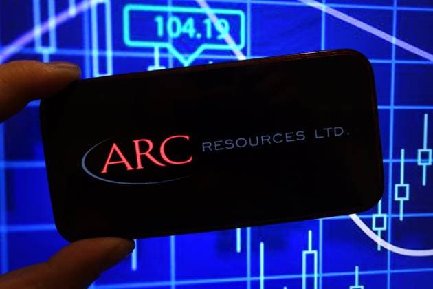 Photo illustration in Poland - 02 Feb 2025 In this photo illustration, the ARC Resources Ltd company logo is seen displayed on a smartphone screen. Poland Copyright: xPiotrxSwatx xSOPAxImagesx PSWAT_DSC05301