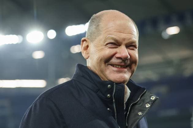 News Bilder des Tages 04.02.2025, Politik, Bundeskanzler Olaf Scholz besucht die Veltins Arena in Gelsenkirchen, Bundeskanzler Olaf Scholz Gelsenkirchen Veltins Arena NRW Deutschland xRHR-FOTO TRx *** 04 02 2025, Politics, Federal Chancellor Olaf Scholz visits the Veltins Arena in Gelsenkirchen, Federal Chancellor Olaf Scholz Gelsenkirchen Veltins Arena NRW Germany xRHR PHOTO TRx RHR-FOTO TR