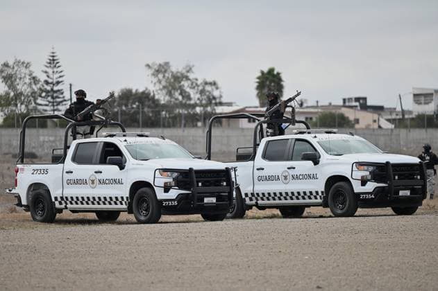 February 4, 2025, Tijuana, Baja California, Mexico: Members of the Mexican National Guard handle their rifles upon arrival at Military Air Base No. 12 near the Tijuana International Airport in Tijuana, Baja California, Mexico, on Tuesday, February 04, 2025. The arrival of MexicoÃ¢â‚¬â ¢s first 300 officers in the border city begins the 10,000 troop deployment President Claudia Sheinbaum had promised US President Donald Trump in exchange for delaying a 25-percent tariff on exported goods for a month with future negotiations to be determined. Tijuana Mexico - ZUMAm180 20250204_zip_m180_022 Copyright: xCarlosxA.xMorenox
