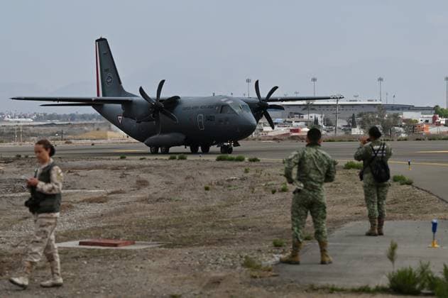 February 4, 2025, Tijuana, Baja California, Mexico: A Mexico s Air Force plane carrying members of the Mexican National Guard arrive at Military Air Base No. 12 near the Tijuana International Airport in Tijuana, Baja California, Mexico, on Tuesday, February 04, 2025. The arrival of MexicoÃ¢â‚¬â ¢s first 300 officers in the border city begins the 10,000 troop deployment President Claudia Sheinbaum had promised US President Donald Trump in exchange for delaying a 25-percent tariff on exported goods for a month with future negotiations to be determined. Tijuana Mexico - ZUMAm180 20250204_zip_m180_010 Copyright: xCarlosxA.xMorenox