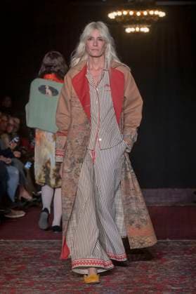 February 4, 2025, New York, United States: A model walks the runway for the Lingua Franca fashion show during February 2025 New York Fashion Week. New York United States - ZUMAs197 20250204_aaa_s197_410 Copyright: xRonxAdarx